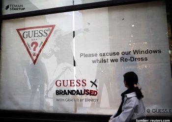 GUESS Curi Karya Banksy?