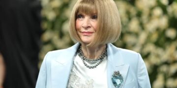 Anna Wintour Mundur sebagai Pemimpin Redaksi Vogue Amerika Setelah 37 Tahun!